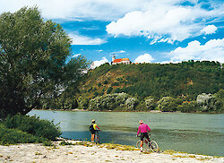 Radfahren an der Donau in Bayern